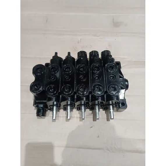 Распределитель гидравлики (мультитандемный клапан) ENEY TB504, TB904