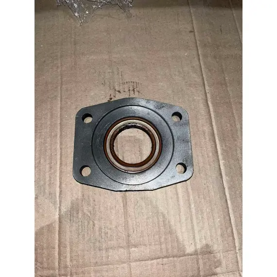 Крышка задняя привода ВОМ ENEY TB504, TB904